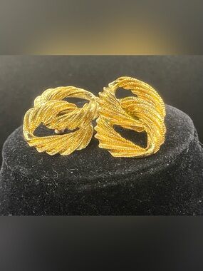 Signed Napier Gold Tone Knotted Metal Pierced Earrings Vintage